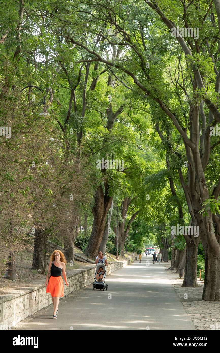 Spaziergang in Primorski Park, Varna, Bulgarien Stockfoto