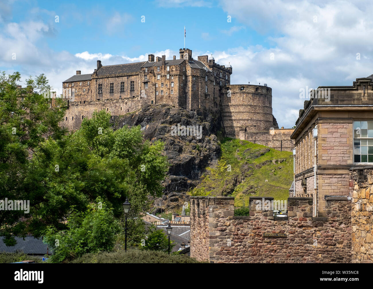 Flodden Wand und das Edinburgh Castle im Herzen der Altstadt von Edinburgh. Stockfoto