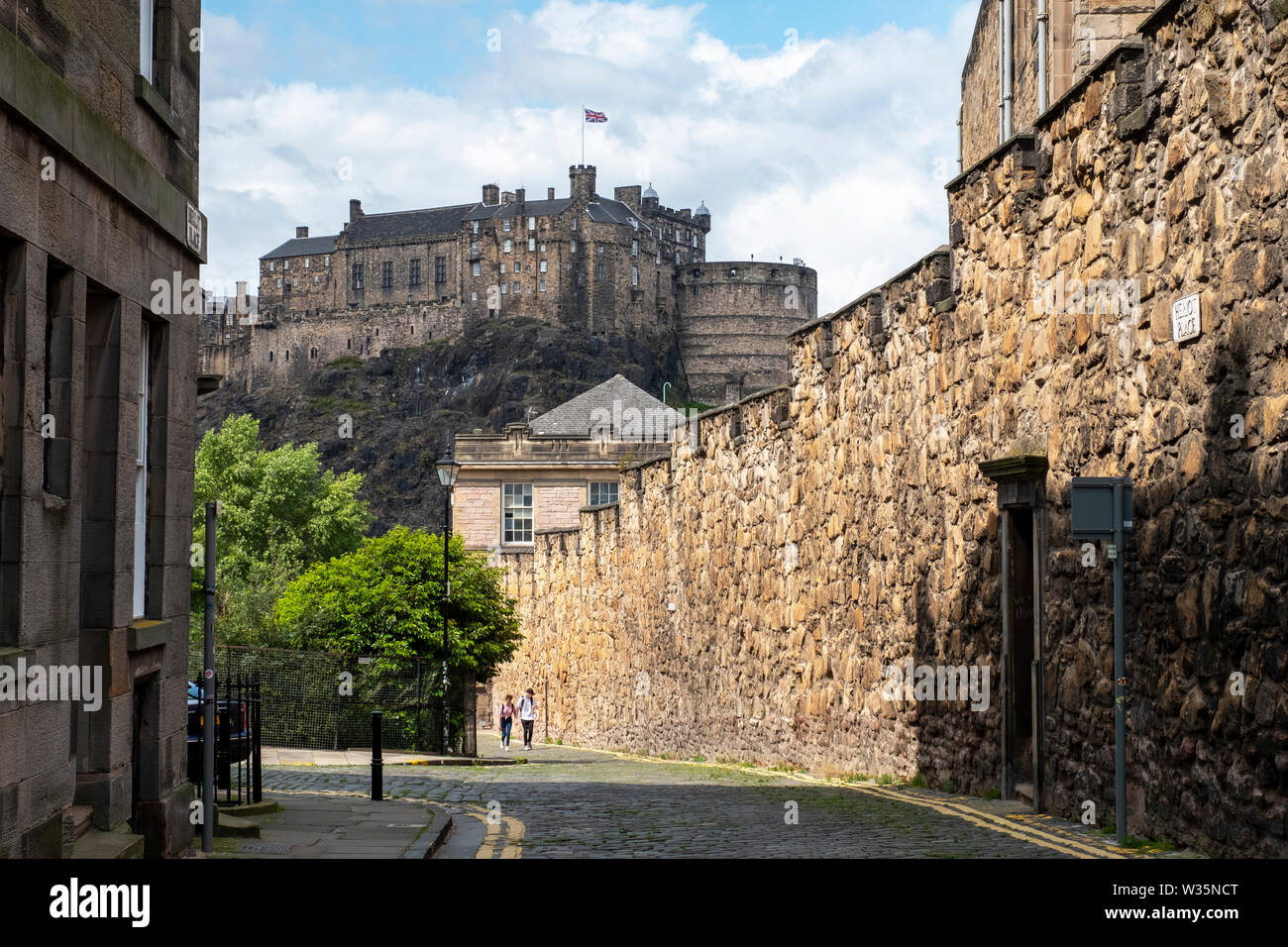 Flodden Wand und das Edinburgh Castle im Herzen der Altstadt von Edinburgh. Stockfoto