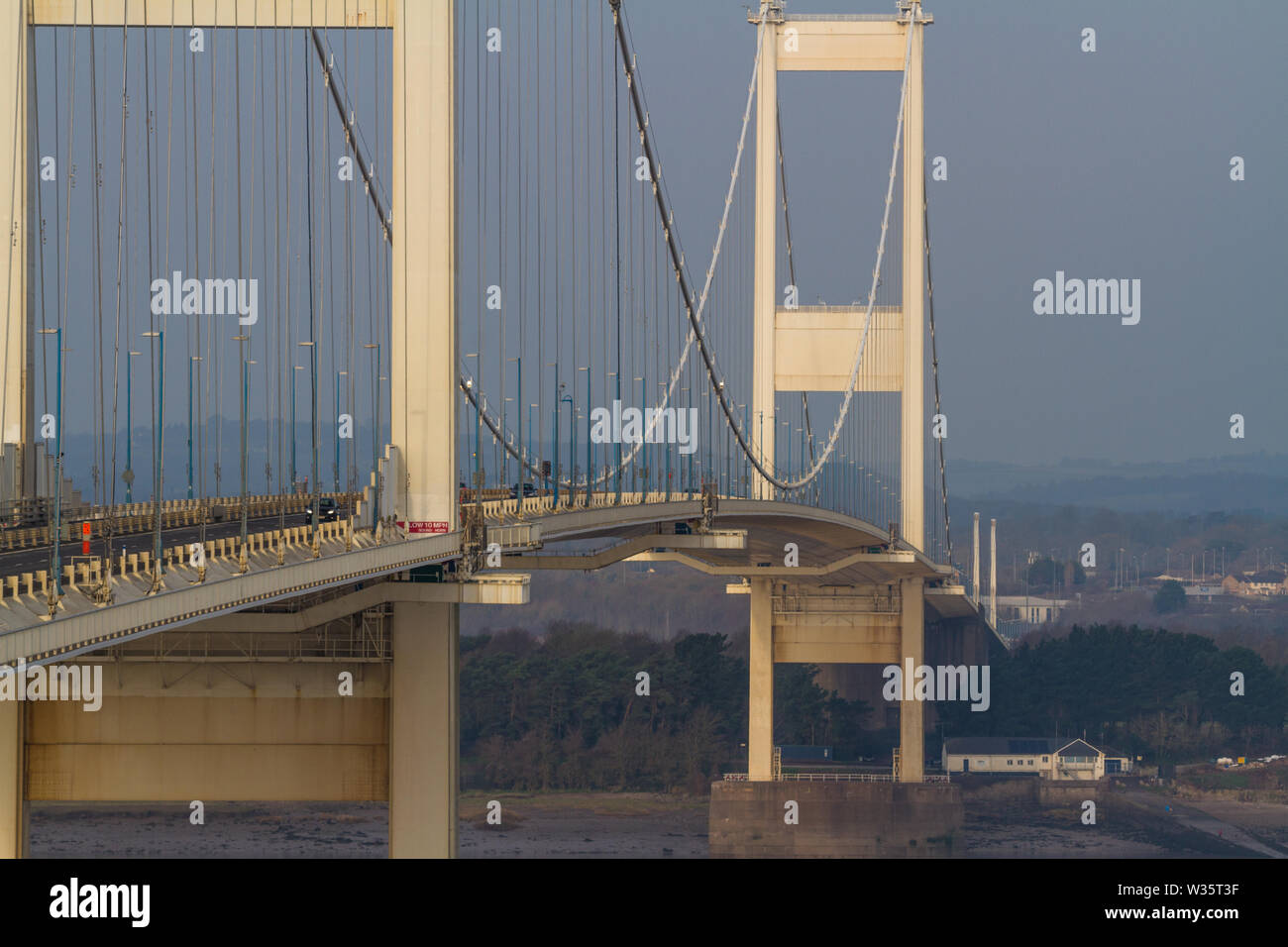 Schönen Morgen Licht auf elegante Suspension Bridge den Severn Crossing. Stockfoto