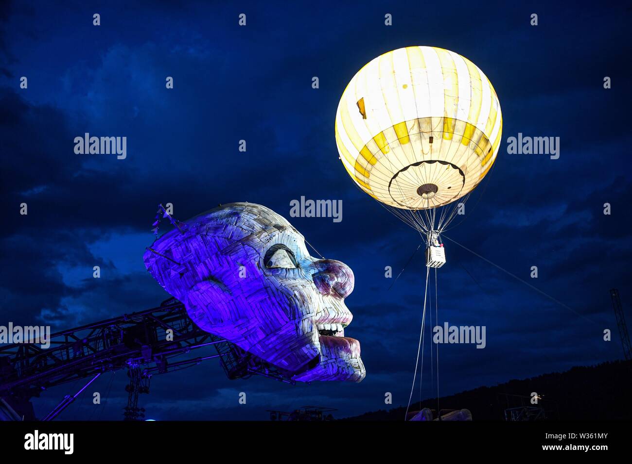 Bregenz, Österreich. 12. Juli, 2019. Die Oper "Rigoletto" von Giuseppe Verdi auf der Seebühne der Bregenzer Festspiele durchgeführt wird. Credit: Felix Kästle/dpa/Alamy leben Nachrichten Stockfoto