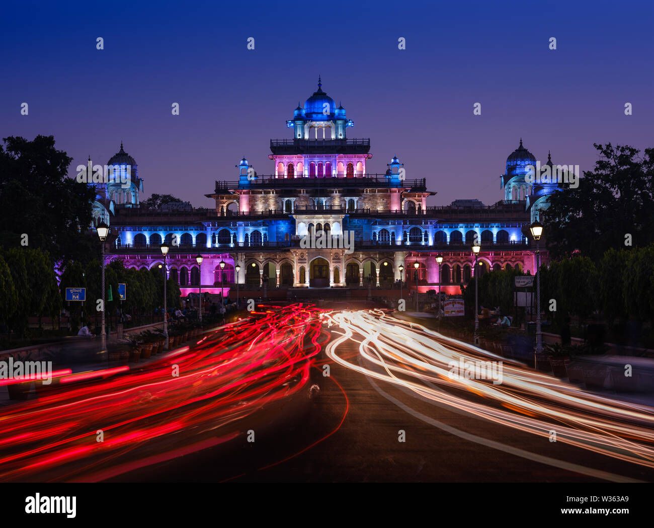 JAIPUR, INDIEN - ca. November 2018: Die Albert Hall Museum bei Nacht. Es ist das älteste Museum des Staates und Funktionen wie das staatliche Museum für Rajast Stockfoto
