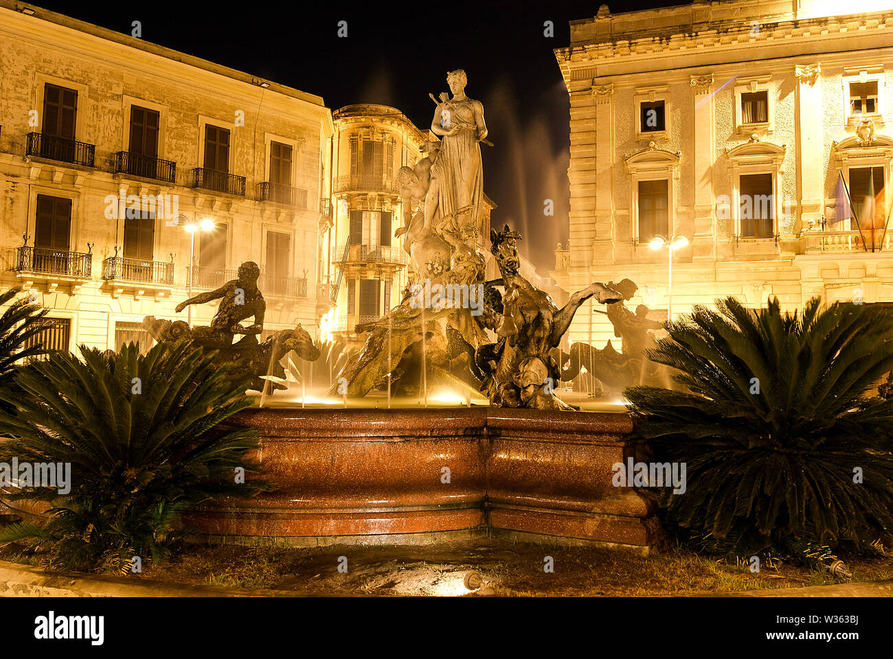 Die Diana Brunnen auf Archimedes Square in Syrakus, Sizilien - Italien. Stockfoto