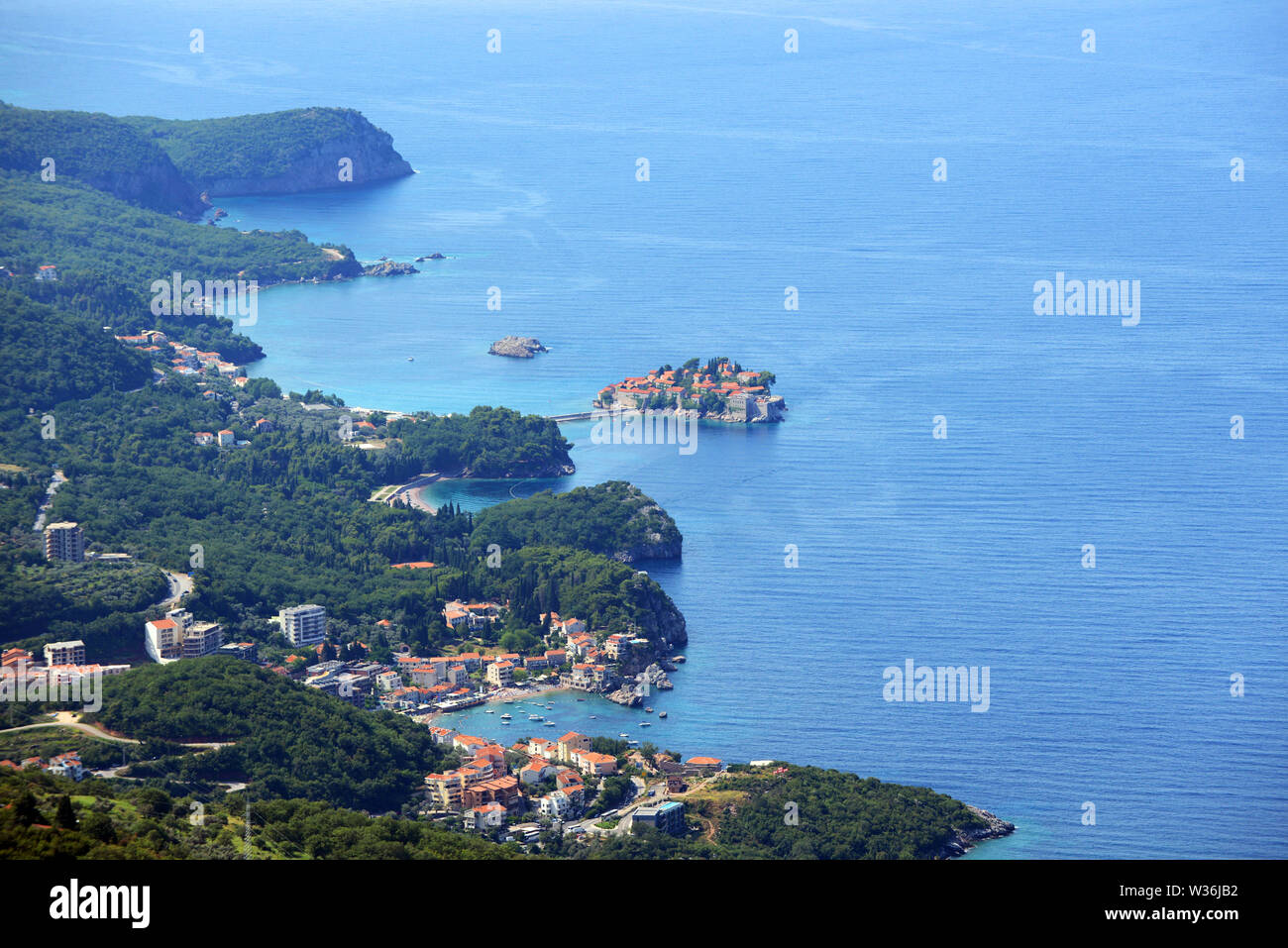 Die wunderschöne Halbinsel Sveti Stefan in Montenegro. Stockfoto