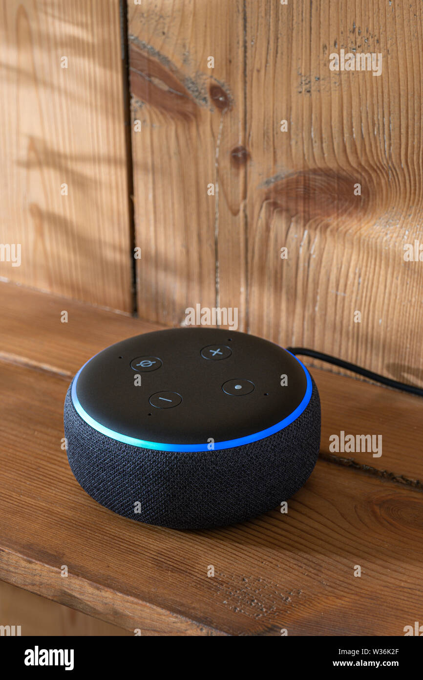 Amazon Echo dot Lautsprecher. Stockfoto