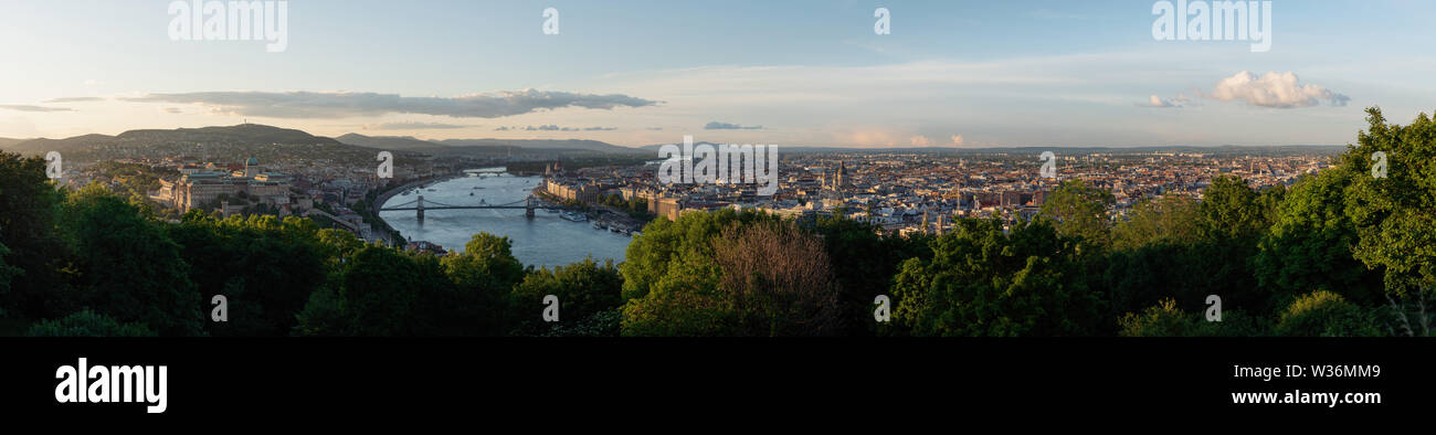 Panorama Blick auf die Stadt im Sommer Budapest, Ungarn. Antenne Landschaft Stockfoto
