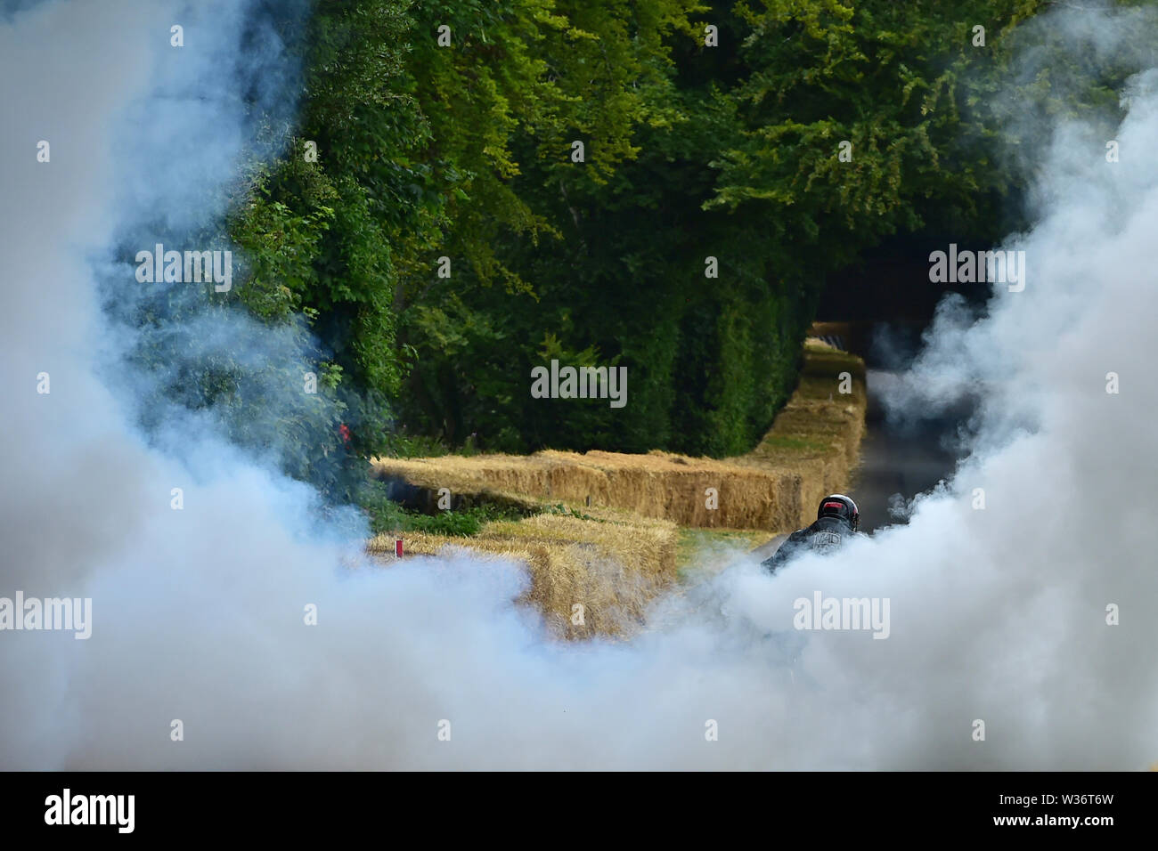 Zef Eisenberg, MadMax C 20B Turbine bike, Wolken von Tyrus, Rauch, Goodwood Festival der Geschwindigkeit, 2019, Festival der Speed, Speed Kings, Datensatz B Motorsport Stockfoto