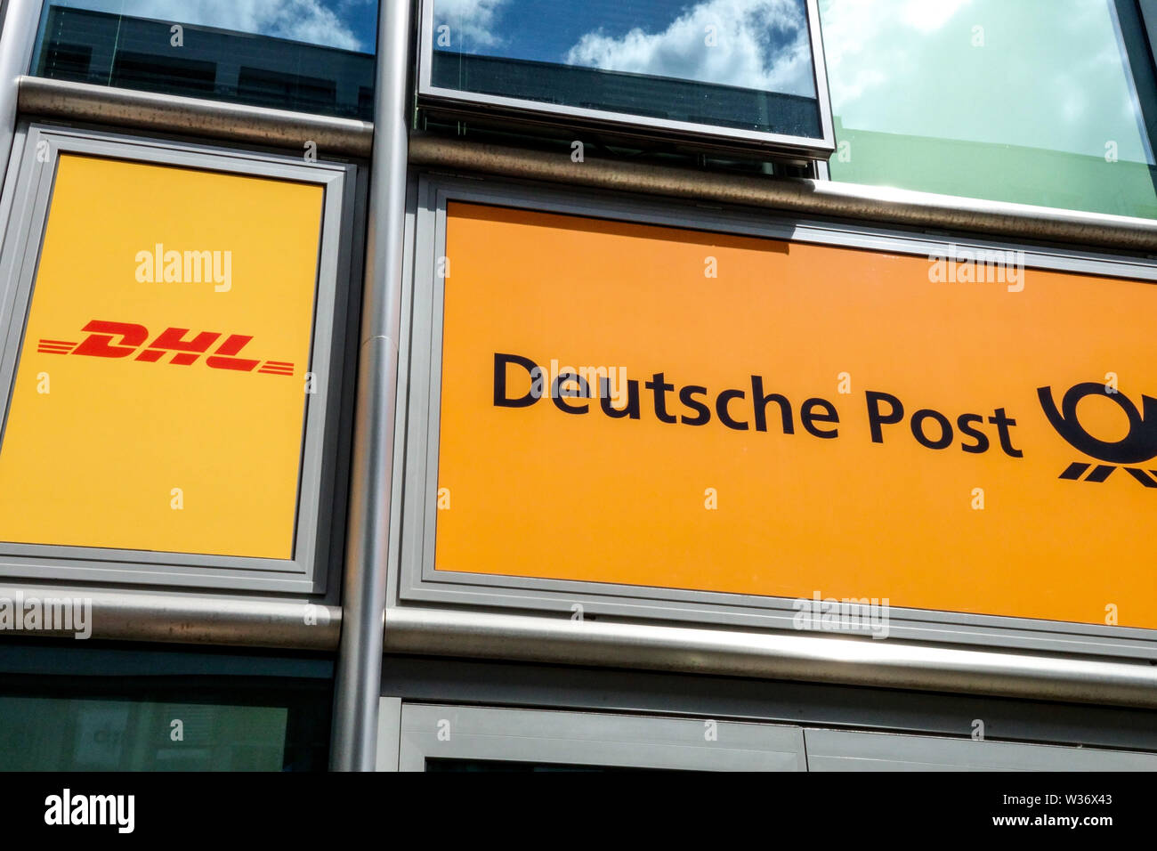 The Logo Of Deutsche Post Stockfotos Und Bilder Kaufen Alamy