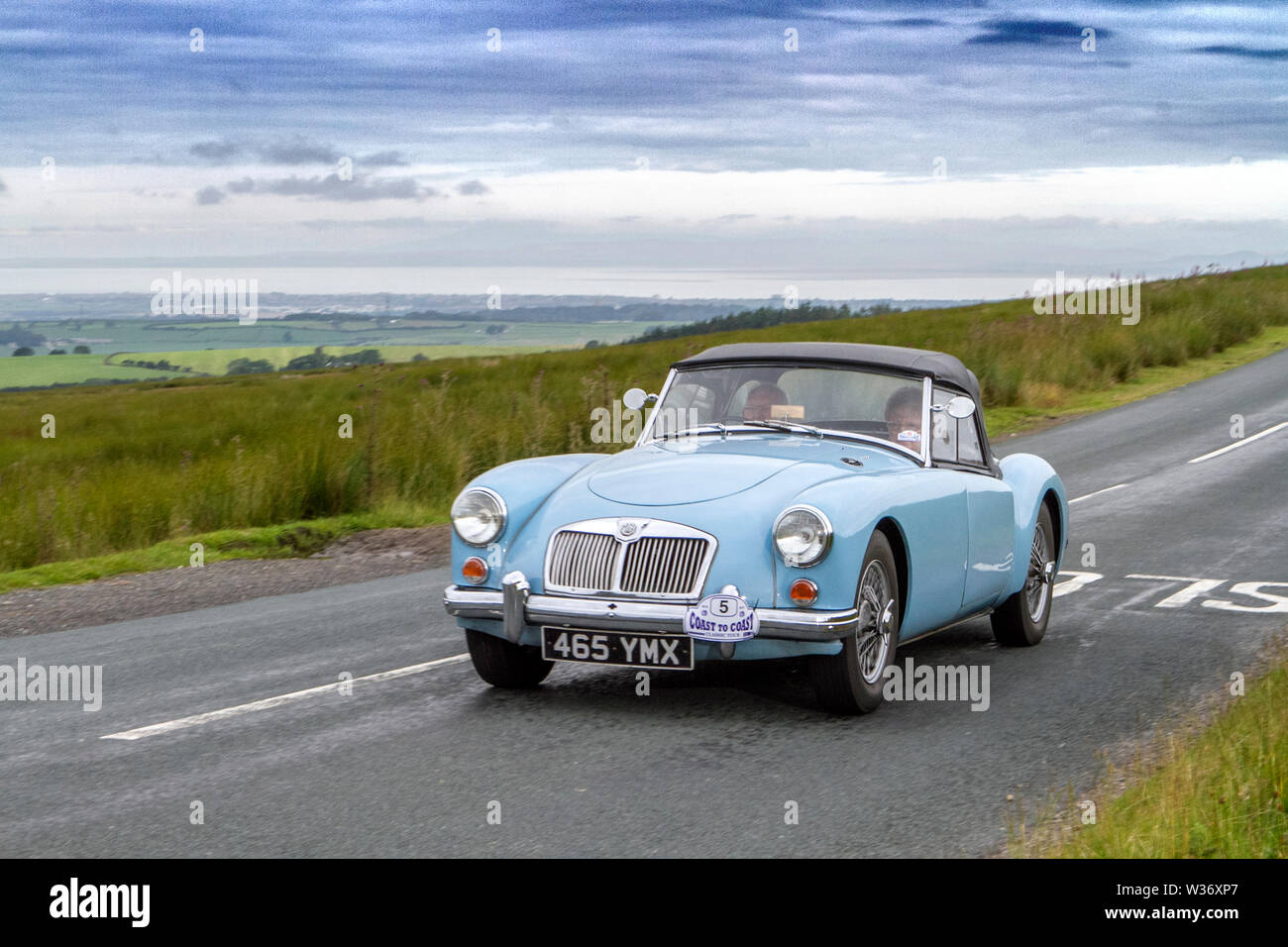 Lancashire Automobil Club von Küste zu Küste 2019; ab dem Midland Hotel in Morecambe und Dunsley Hall im Sandsend in der Nähe von Whitby dieser Oldtimer von Küste zu Küste Rallye Route überquert die Höhen der fantastischen Landschaft in den Trog von Bowland mit Blick über Morecambe Bay. Die Veranstaltung ist offen für klassische und geschätzten Erbe Autos aller Altersgruppen nehmen die Herausforderung an und eine Strecke mit rund 170 Meilen von den Strassen und Autobahnen des ländlichen England. Stockfoto