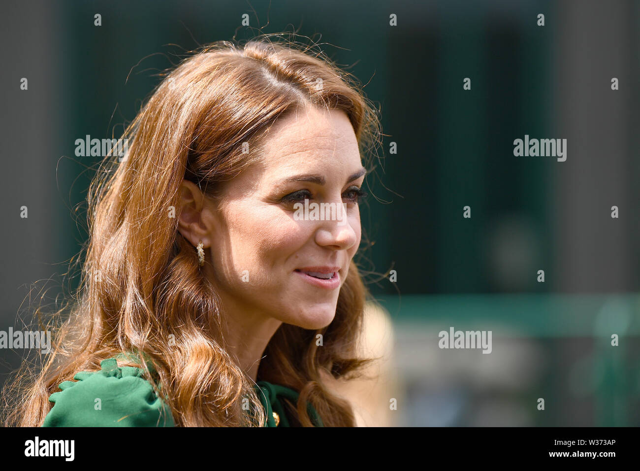 Die Herzogin von Cambridge trifft Junior Spieler und Mitarbeiter vor der endgültigen der Frauen an Tag 12 der Wimbledon Championships in der All England Lawn Tennis und Croquet Club, Wimbledon. Stockfoto