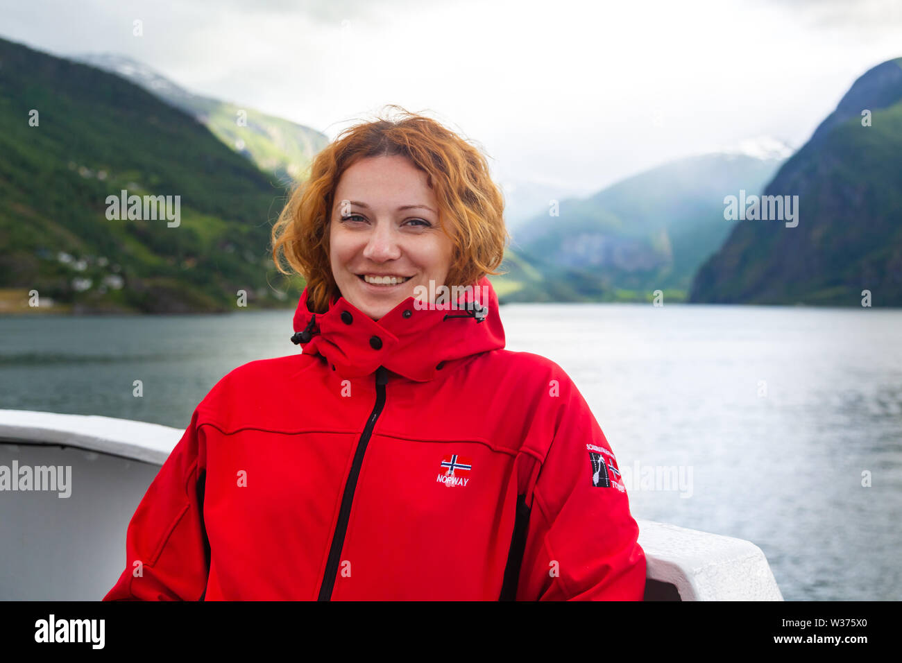 Junge Frau Tourist in Norwegen Stockfoto