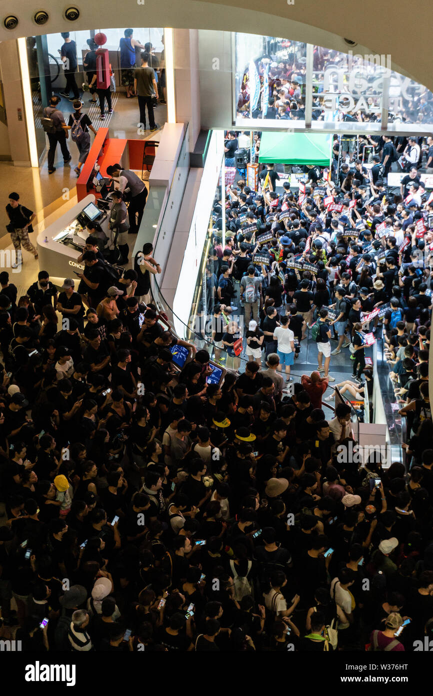 Grosse Masse von Demonstranten in Hongkong 2019 gegen Auslieferung März Stockfoto