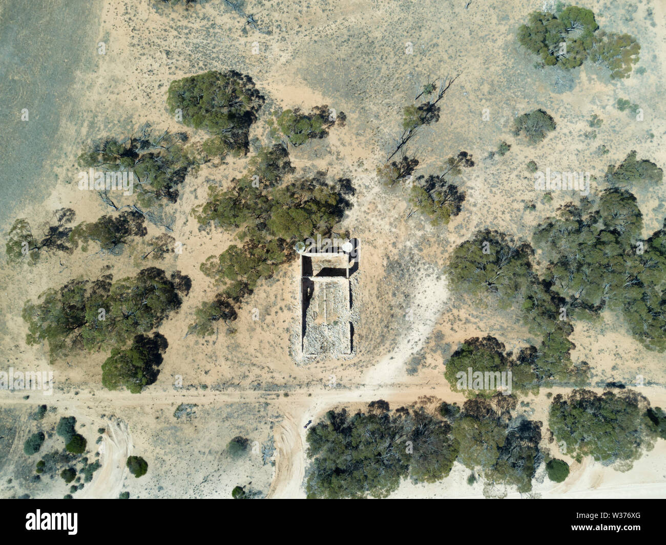 Antenne von verlassenen Bauernhof aus Stein Haus durch die frühen Pioniere des Bezirks in der Nähe von Kyancutta Eyre Peninsula South Australia gebaut Stockfoto