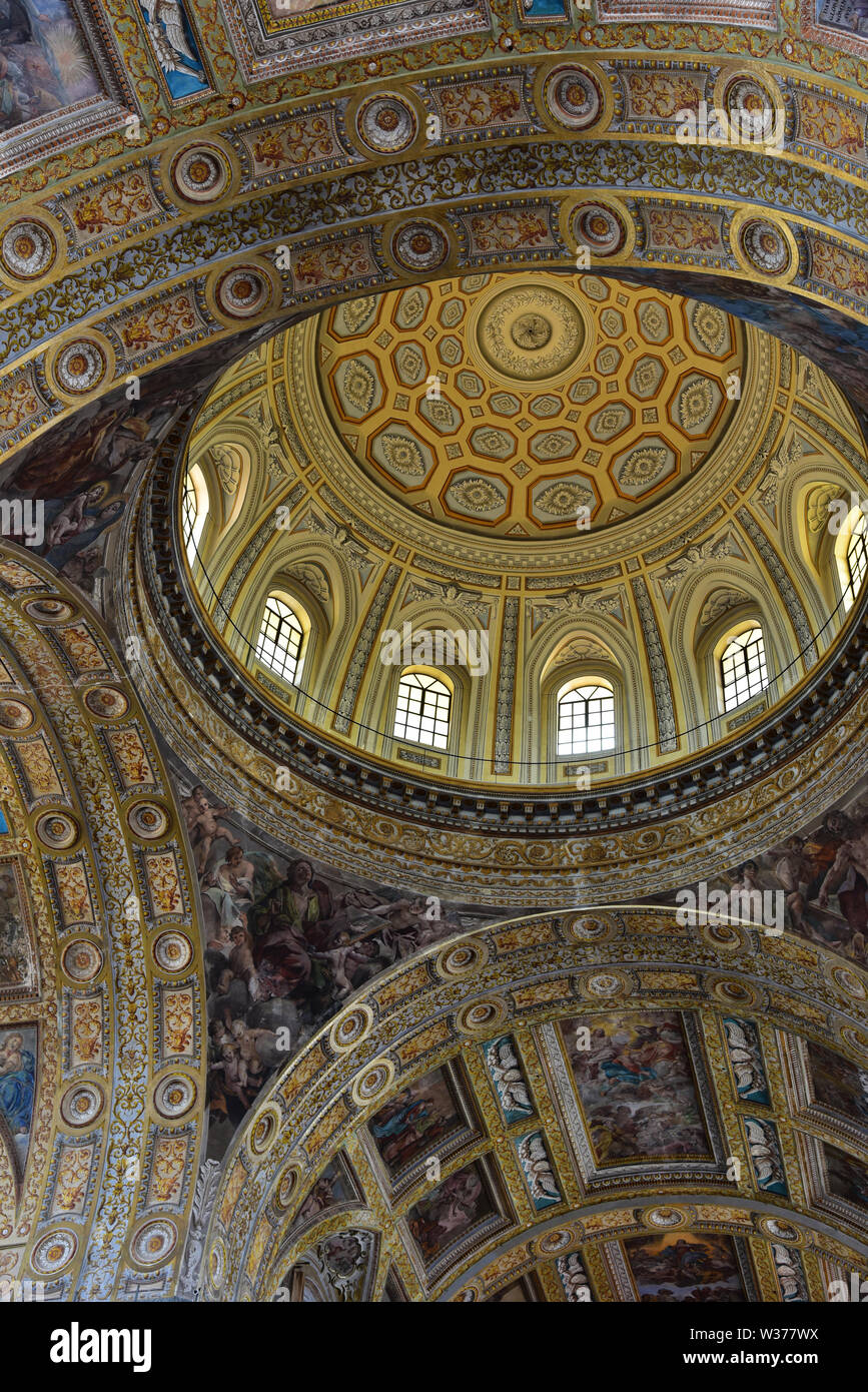 Die reich verzierten Innenraum von Chiesa del Gesù Nuovo (Jesus), der Jesuitenkirche, Spaccanapoli, Neapel, Italien, Europa. Stockfoto