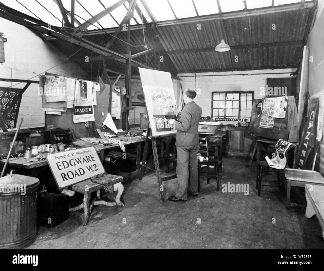 Film studio Poster Artist, 1940 s Stockfoto