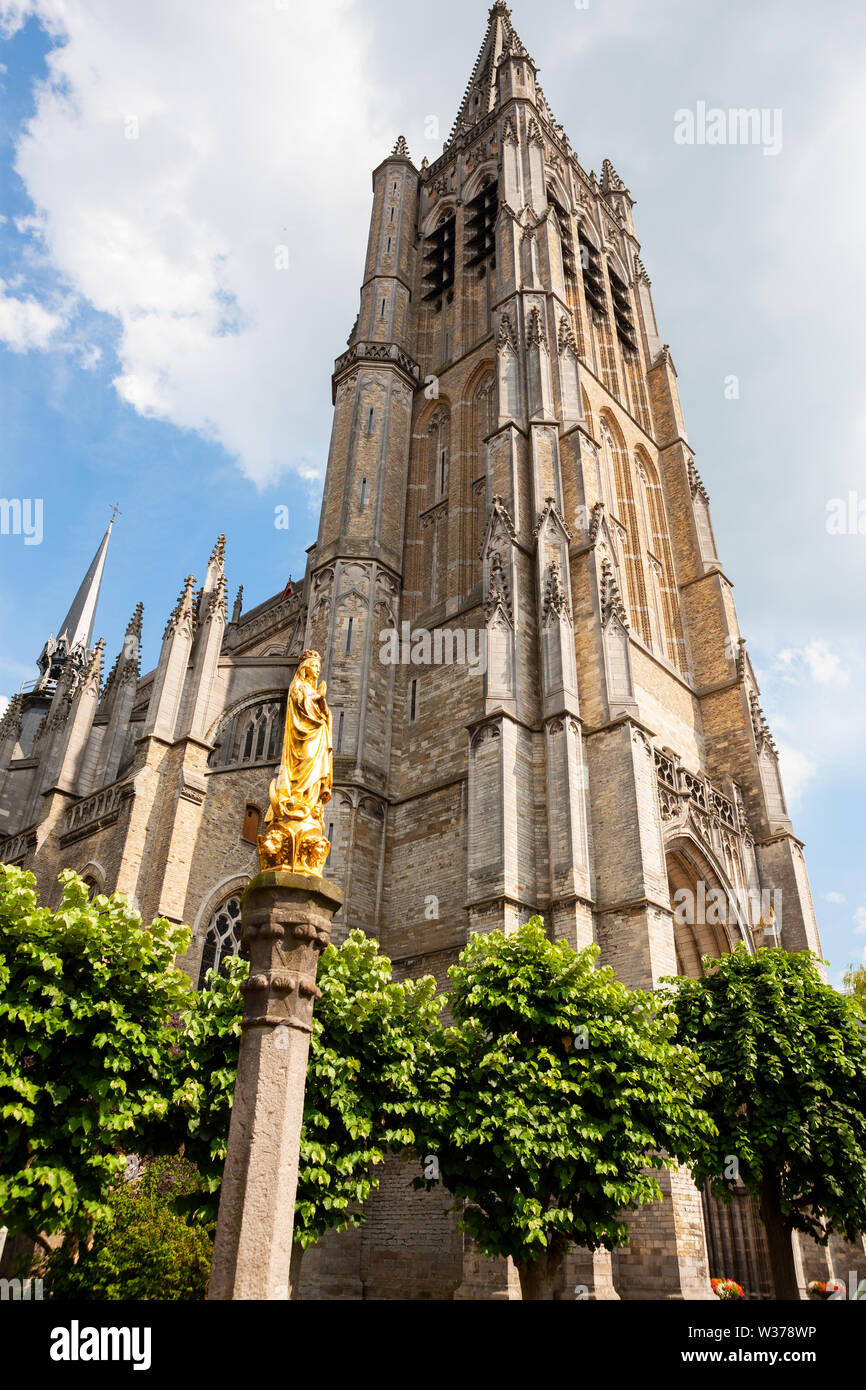 St. Martin's Cathedral, die gotische Architektur in der Katholischen Kirche in Ypern, Ypern, Belgien Stockfoto