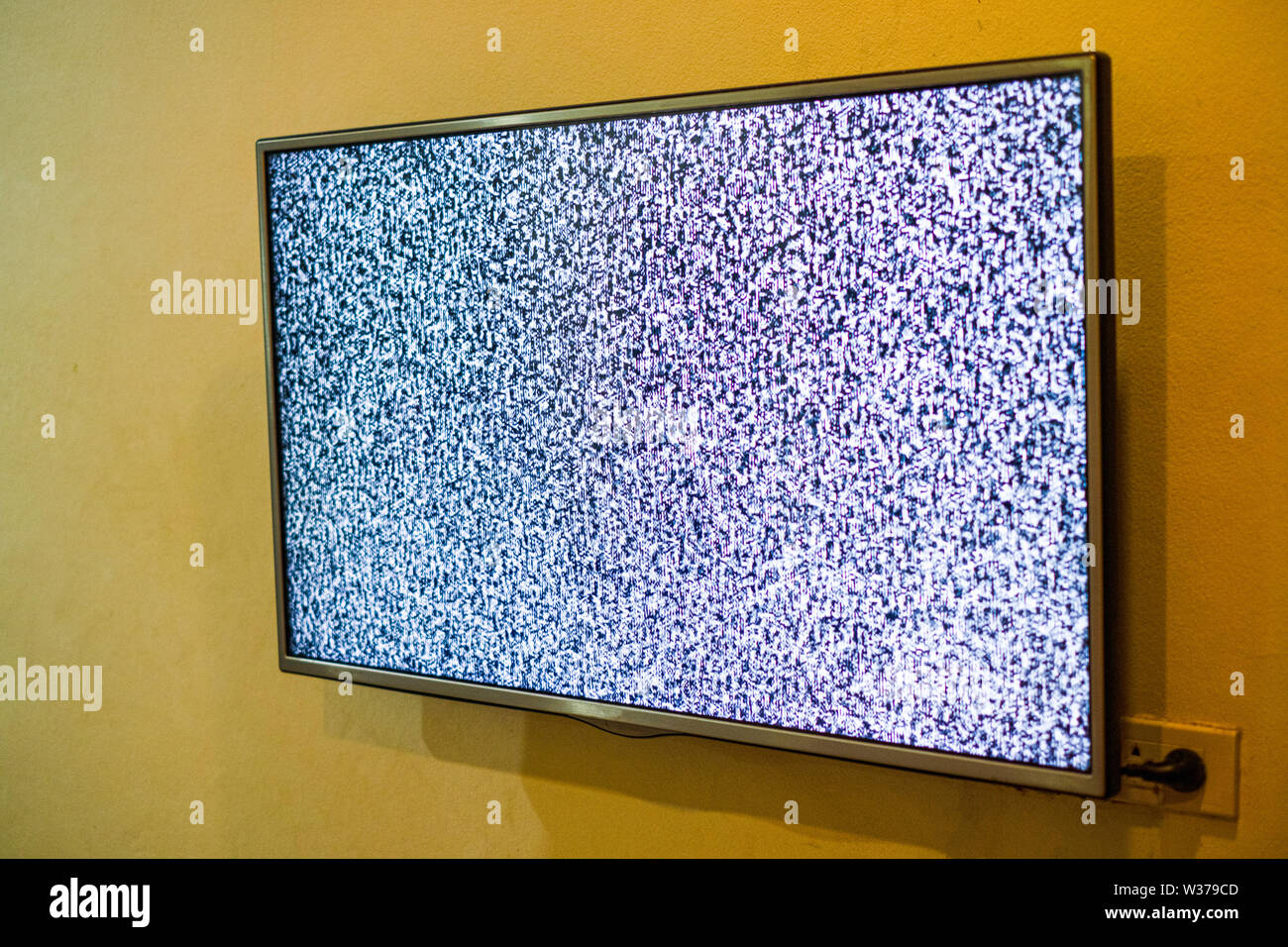 Kein Signal an Monitor, statisches Rauschen schlechte TV-Signal Schwarz und  Weiß Stockfotografie - Alamy