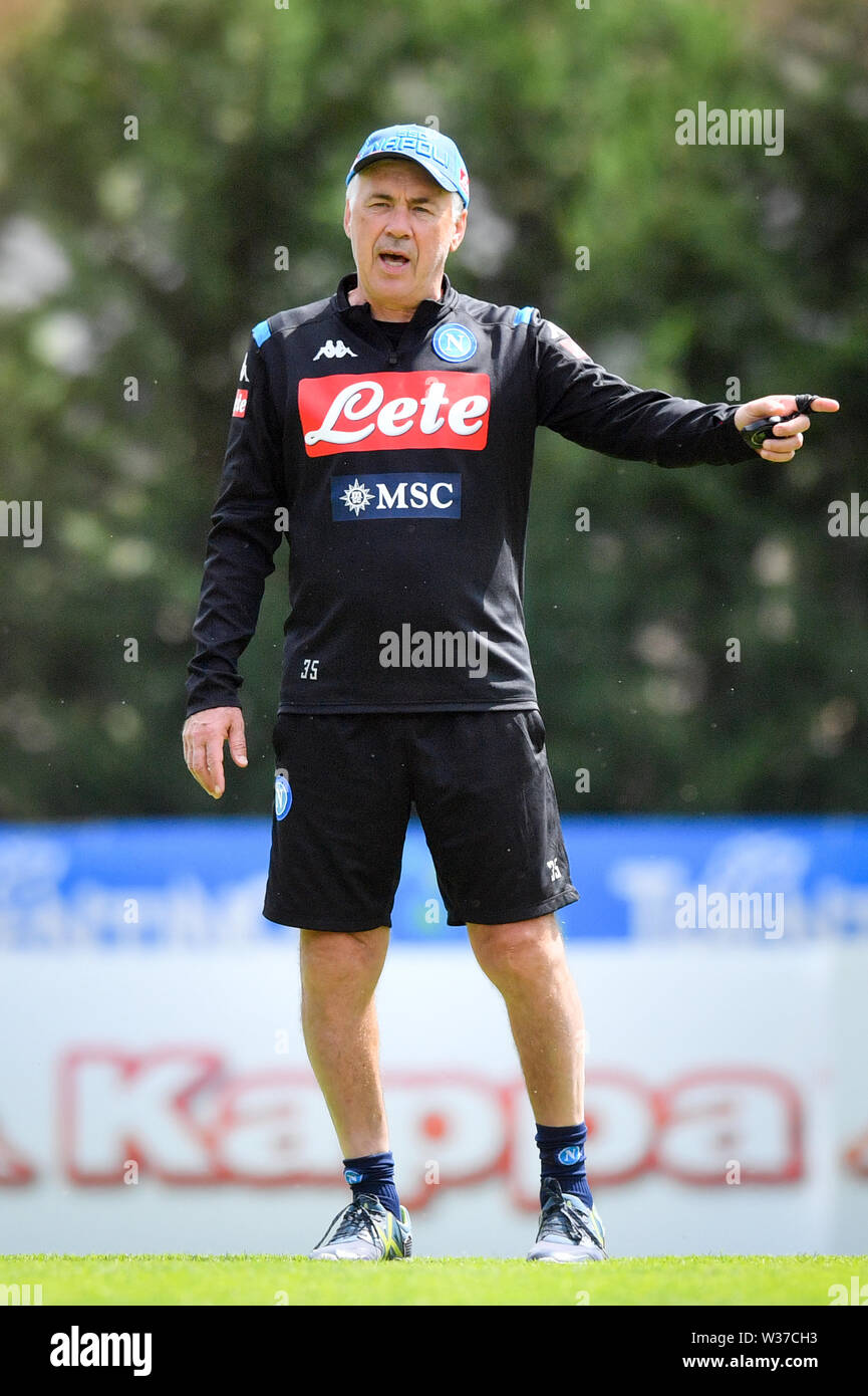 Dimaro, Italien. 13. Juli, 2019. Foto Massimo Paolone/LaPresse 13 luglio 2019 Trento (TN), Italien Sport calcio SSC Neapel Ritiro Allenamento Pre Campionato di calcio Serie A 2019/2020 - Centro Sportivo Folgarida di Dimaro e Nella Foto: Carlo Ancelotti Foto Massimo Paolone/LaPresse Juli 13, 2019 Villars-sur-Ollon (TN), Italien Sport Fussball FC Bologna Training vor der Italienischen Fußball-Liga einen TIM 2019/2020 - Dimaro und Folgarida Sportzentrum In der Pic: Carlo Ancelotti Credit: LaPresse/Alamy leben Nachrichten Stockfoto