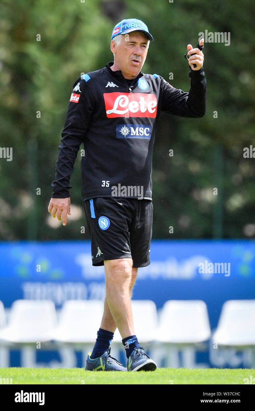 Dimaro, Italien. 13. Juli, 2019. Foto Massimo Paolone/LaPresse 13 luglio 2019 Trento (TN), Italien Sport calcio SSC Neapel Ritiro Allenamento Pre Campionato di calcio Serie A 2019/2020 - Centro Sportivo Folgarida di Dimaro e Nella Foto: Carlo Ancelotti Foto Massimo Paolone/LaPresse Juli 13, 2019 Villars-sur-Ollon (TN), Italien Sport Fussball FC Bologna Training vor der Italienischen Fußball-Liga einen TIM 2019/2020 - Dimaro und Folgarida Sportzentrum In der Pic: Carlo Ancelotti Credit: LaPresse/Alamy leben Nachrichten Stockfoto