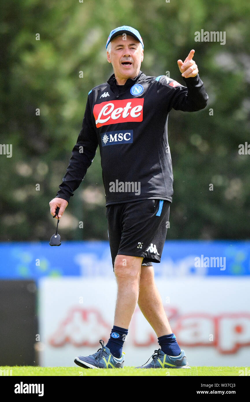 Dimaro, Italien. 13. Juli, 2019. Foto Massimo Paolone/LaPresse 13 luglio 2019 Trento (TN), Italien Sport calcio SSC Neapel Ritiro Allenamento Pre Campionato di calcio Serie A 2019/2020 - Centro Sportivo Folgarida di Dimaro e Nella Foto: Carlo Ancelotti Foto Massimo Paolone/LaPresse Juli 13, 2019 Villars-sur-Ollon (TN), Italien Sport Fussball FC Bologna Training vor der Italienischen Fußball-Liga einen TIM 2019/2020 - Dimaro und Folgarida Sportzentrum In der Pic: Carlo Ancelotti Credit: LaPresse/Alamy leben Nachrichten Stockfoto