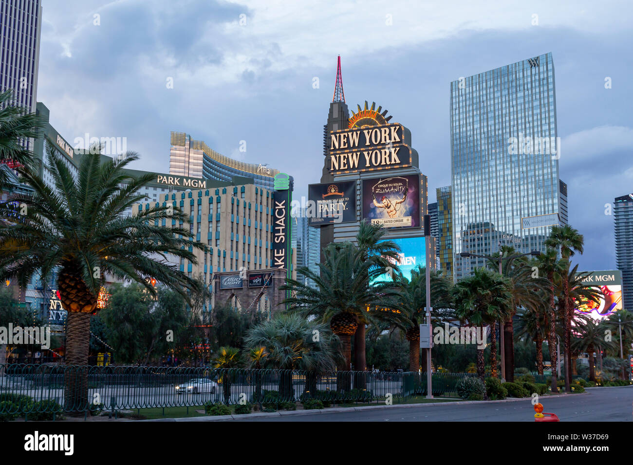 New York New York Hotel und Kasino in Las Vegas Strip bei Sonnenuntergang, mit berühmten Replik Gebäude Stockfoto