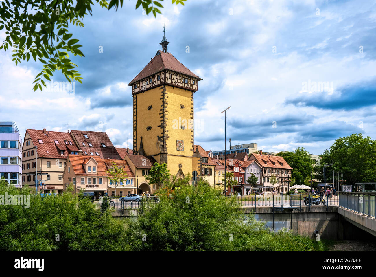 Reutlingen, Deutschland, 15.06.2019: Das Tübinger Tor (ehemals Mettmannstor) in Reutlingen wurde im Jahr 1235 als Teil der Stadtmauer. Es ist eine der f Stockfoto