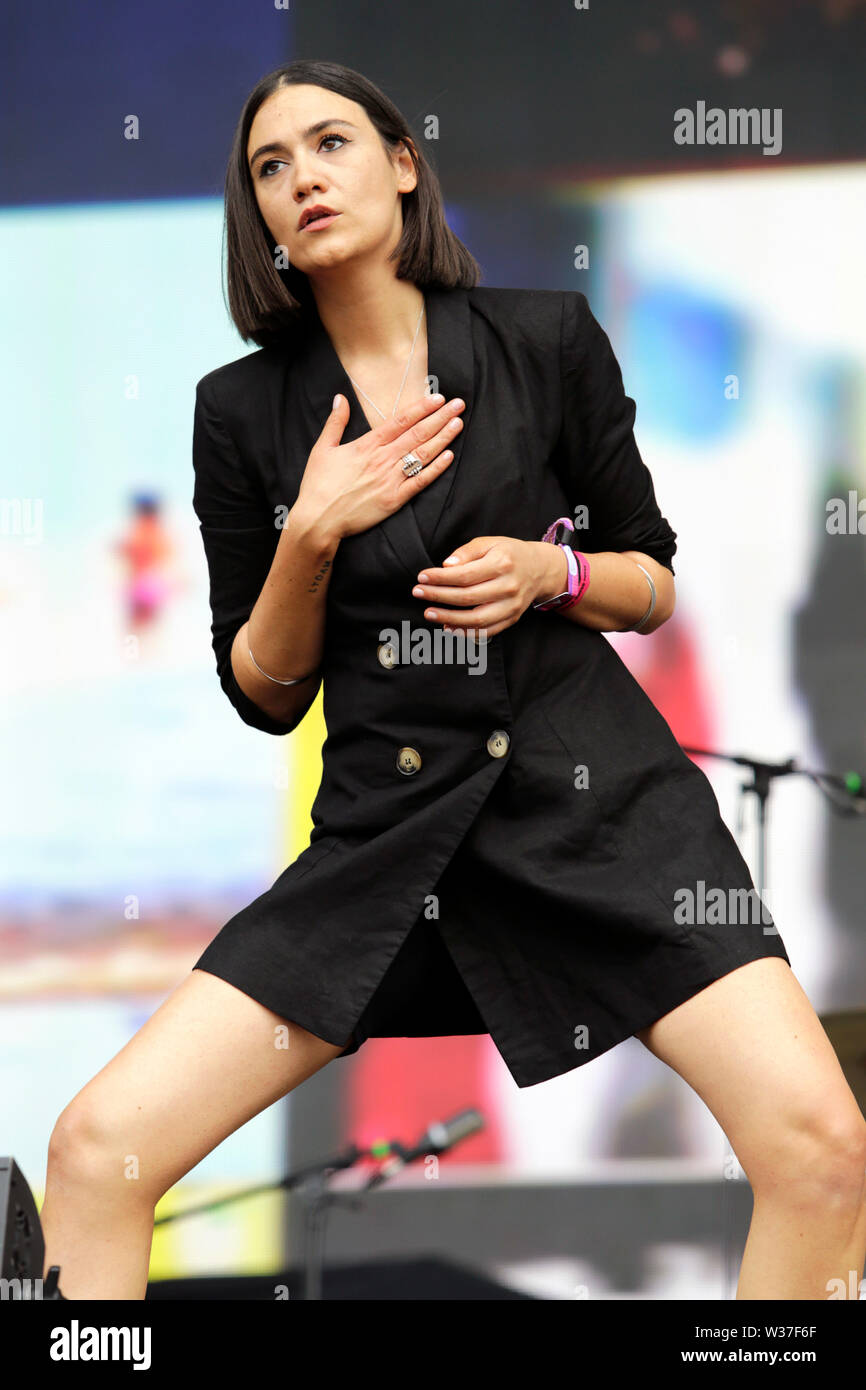 Nadine Shah führt auf der Bühne als Barclaycard vorhanden Britische Sommerzeit Hyde Park am Samstag, dem 13. Juli 2019 in London, England. Stockfoto