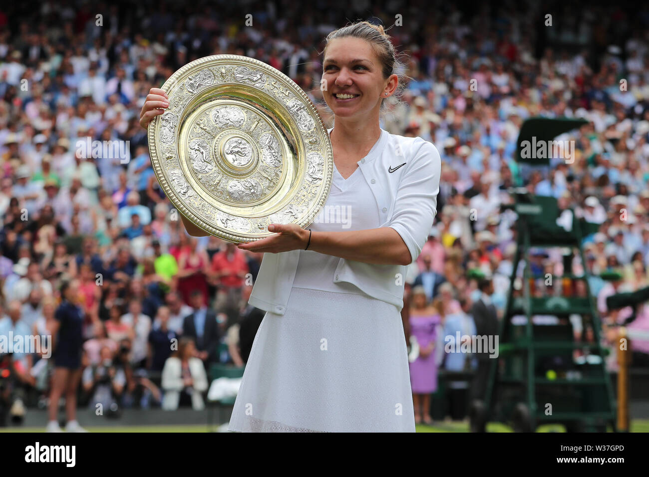 Wimbledon, UK. 13. Juli, 2019. Wimbledon, UK. 13. Juli, 2019. SIMONA HALEP GEWINNT DIE DAMEN SINGLES FINAL, die Wimbledon Championships 2019, 2019 Quelle: Allstar Bildarchiv/Alamy Live News Credit: Allstar Bildarchiv/Alamy leben Nachrichten Stockfoto