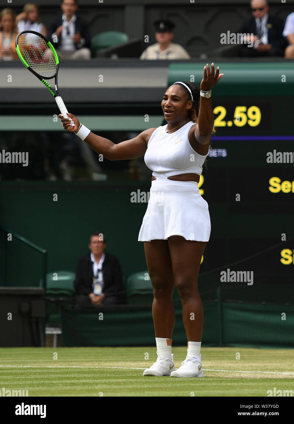 London, Großbritannien. 13 Juli, 2019 (190713) - LONDON, 13. Juli 2019 (Xinhua) - Serena Williams aus den USA konkurriert während der Damen Finale mit Simona Halep Rumäniens am 2019 Wimbledon Tennis Championships in London, Großbritannien, 13. Juli 2019. (Xinhua / Lu Yang) Quelle: Xinhua/Alamy leben Nachrichten Stockfoto