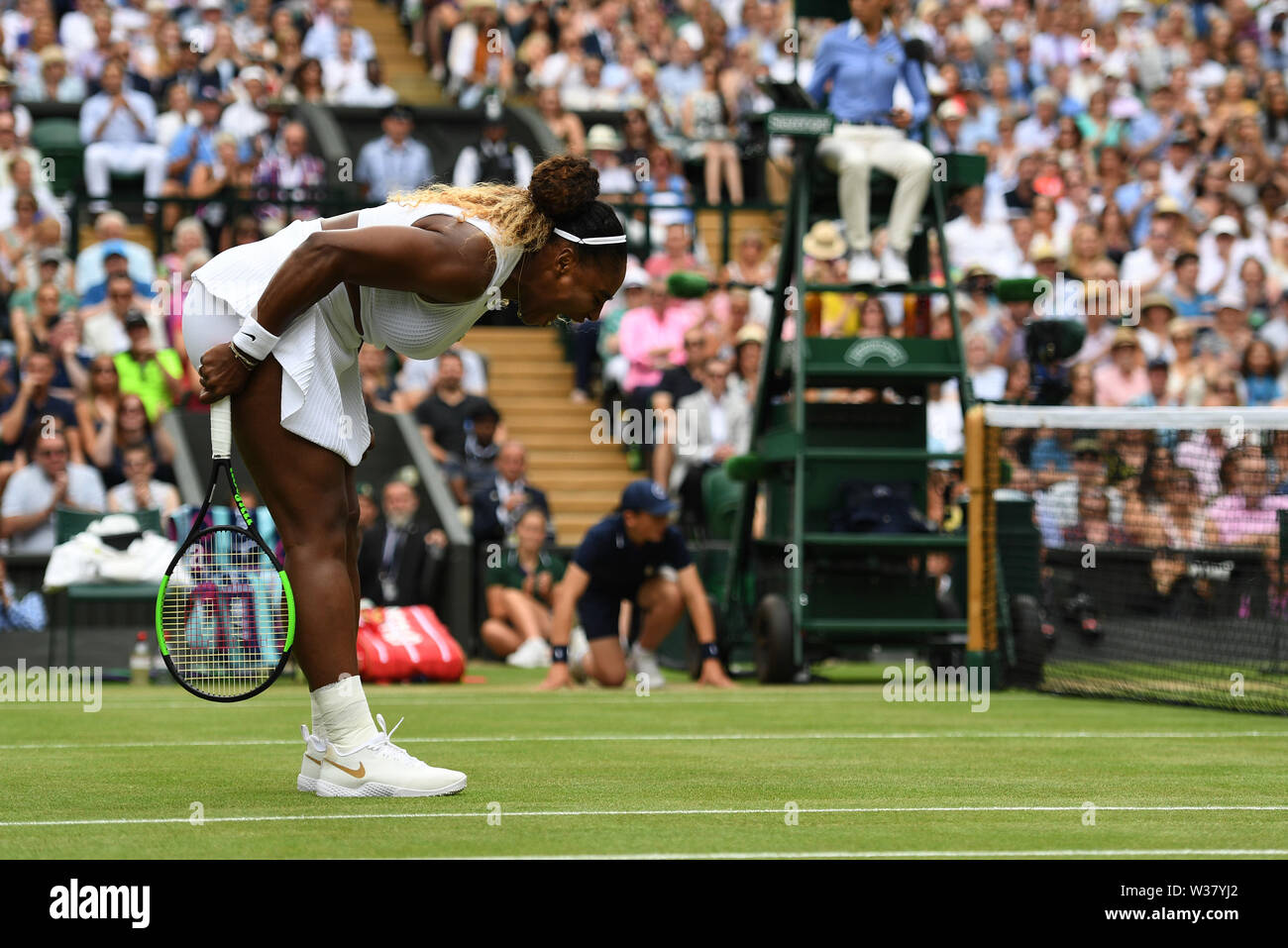 London, Großbritannien. 13 Juli, 2019 (190713) - LONDON, 13. Juli 2019 (Xinhua) - Serena Williams aus den Vereinigten Staaten reagiert während der Damen Finale mit Simona Halep Rumäniens am 2019 Wimbledon Tennis Championships in London, Großbritannien, 13. Juli 2019. (Xinhua / Lu Yang) Quelle: Xinhua/Alamy leben Nachrichten Stockfoto