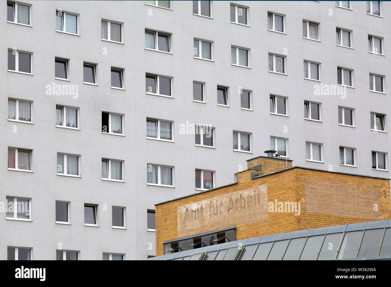 Zeichen auf das historische Arbeitsamt (Historisches Arbeitsamt) in Dessau, Deutschland. Stockfoto