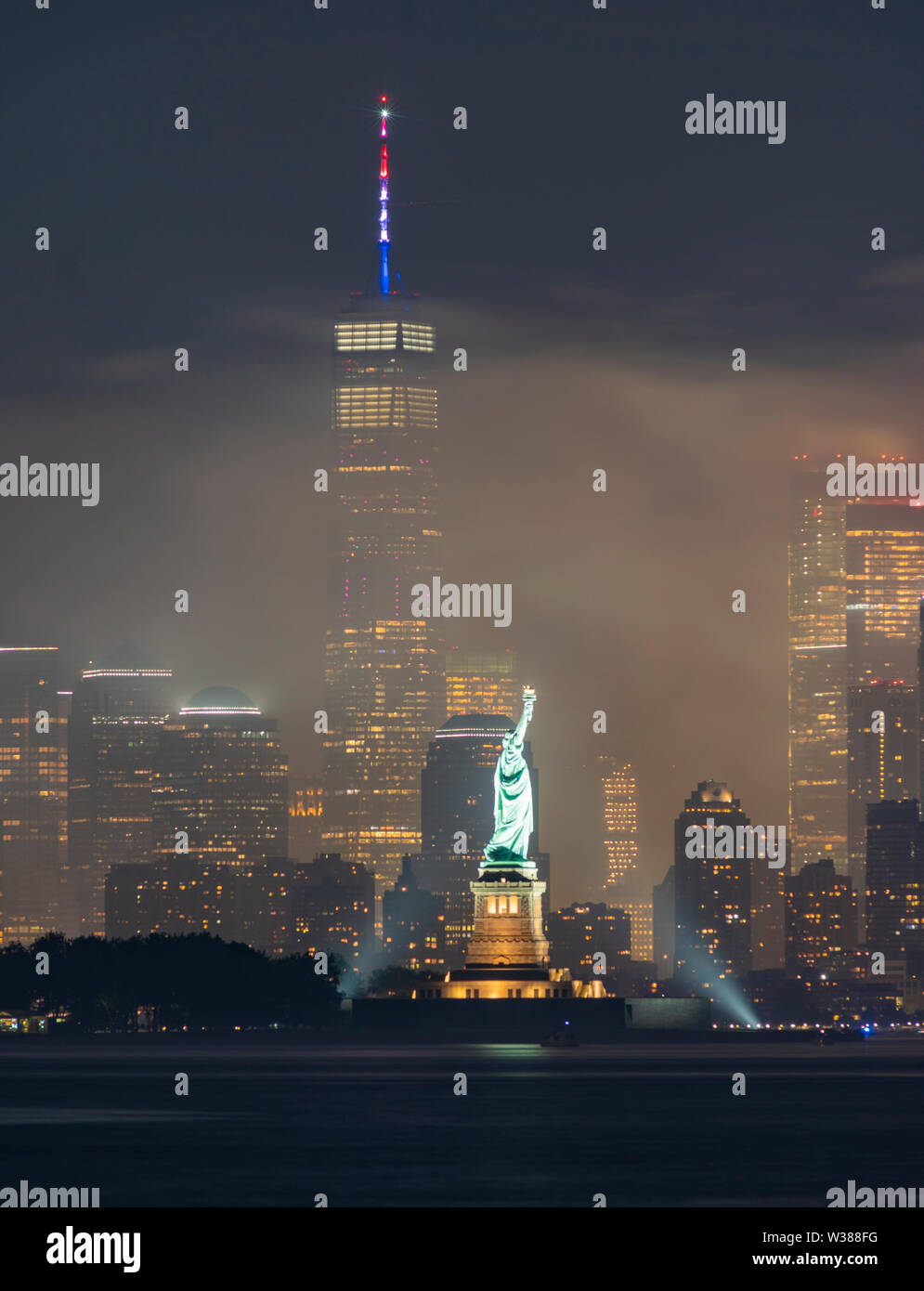 Der park Leuchten Lady Liberty inmitten Feuerwerk Rauch am 4. Juli, 2019 Stockfoto