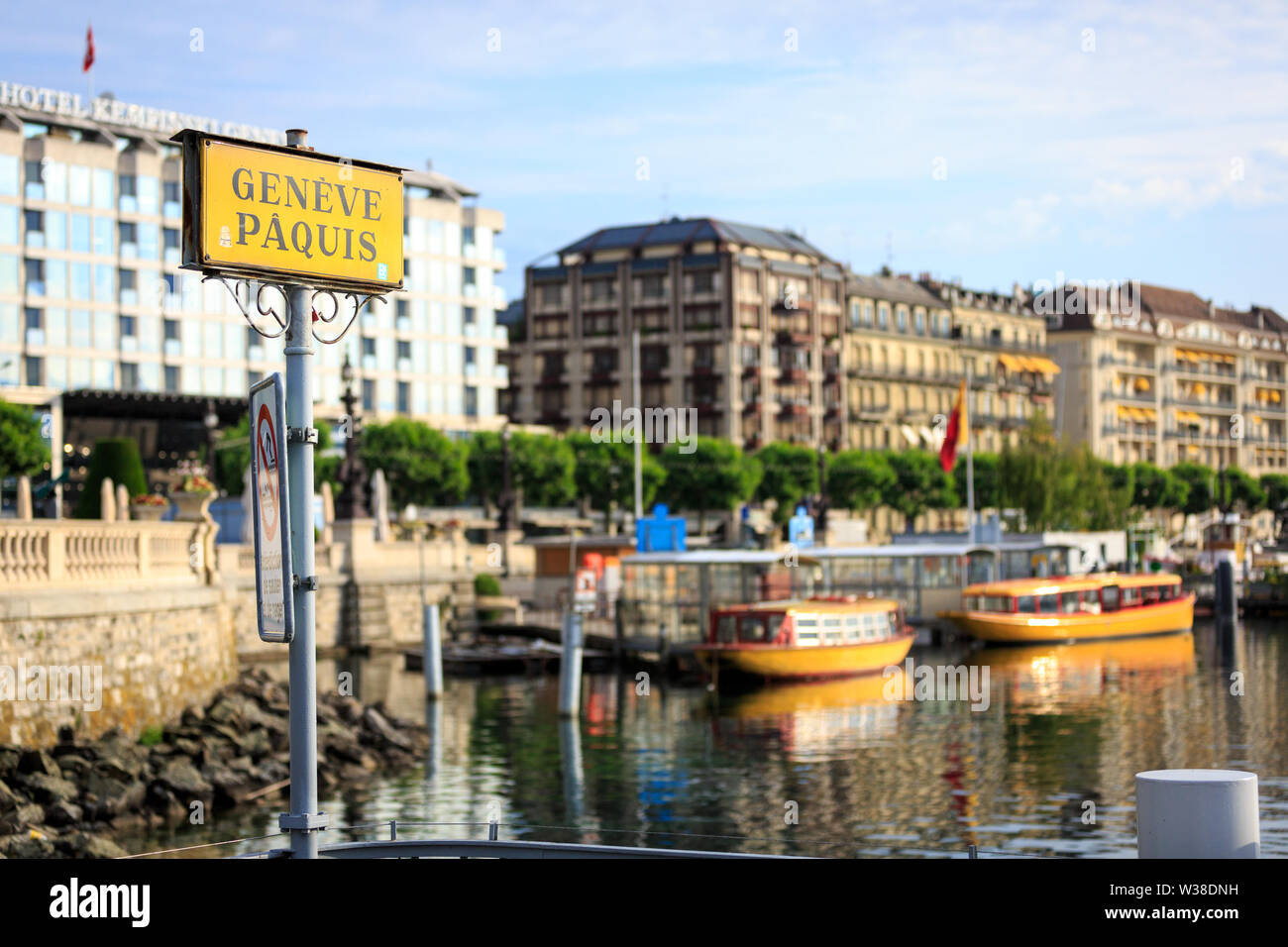 Shuttle Boote im Hafen von PAQUIS am Genfer See Stockfoto