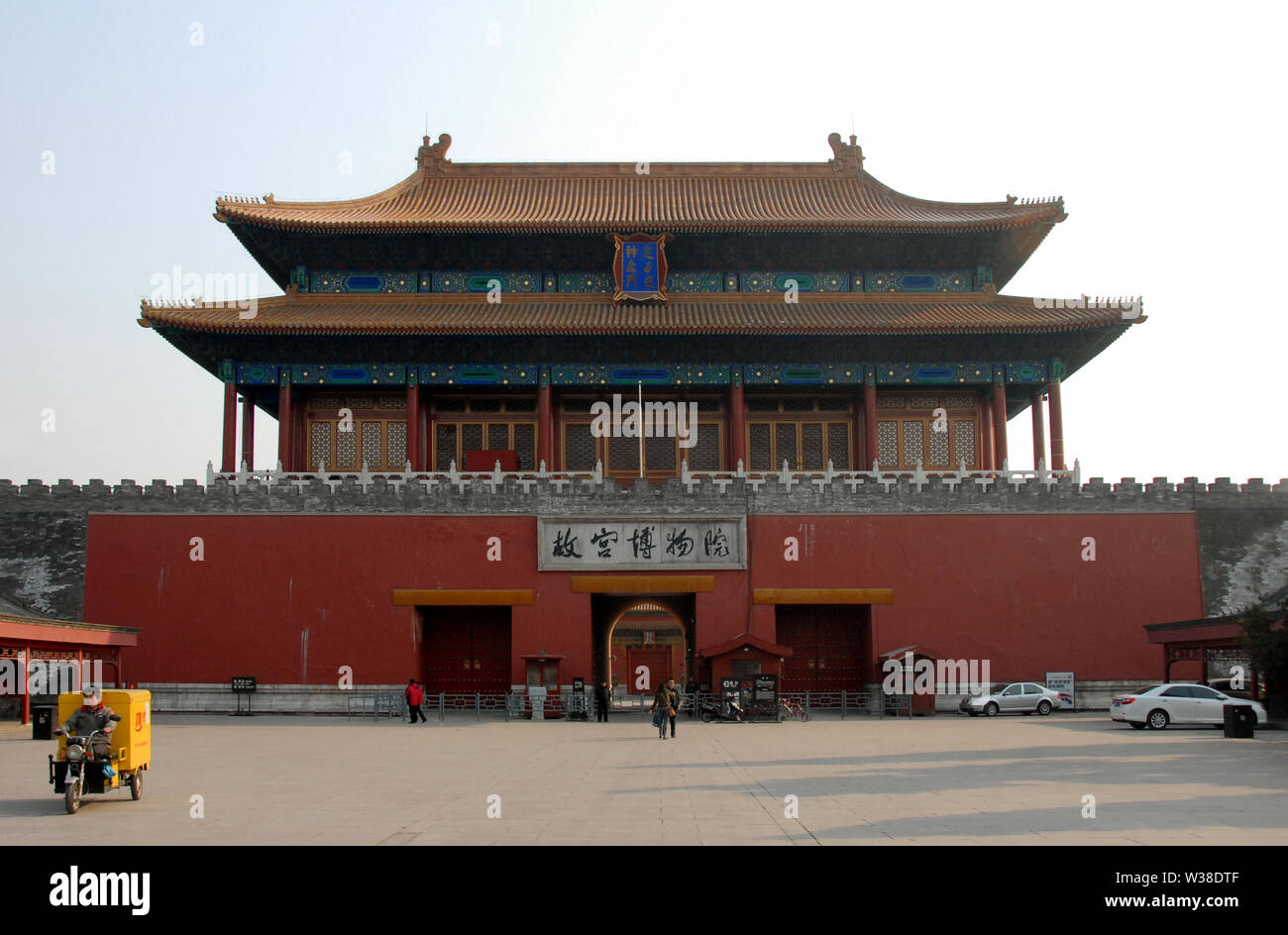 Die Verbotene Stadt, Beijing, China. Das ist das Tor des Göttlichen, der Ausstieg aus der Seite. Die Verbotene Stadt hat der traditionellen chinesischen Architektur. Stockfoto