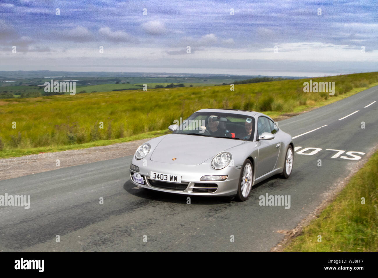 Lancashire Automobil Club von Küste zu Küste 2019; ab dem Midland Hotel in Morecambe und Dunsley Hall im Sandsend in der Nähe von Whitby dieser Oldtimer von Küste zu Küste Rallye Route überquert die Höhen der fantastischen Landschaft in den Trog von Bowland mit Blick über Morecambe Bay. Die Veranstaltung ist offen für klassische und geschätzten Erbe Autos aller Altersgruppen nehmen die Herausforderung an und eine Strecke mit rund 170 Meilen von den Strassen und Autobahnen des ländlichen England. Stockfoto
