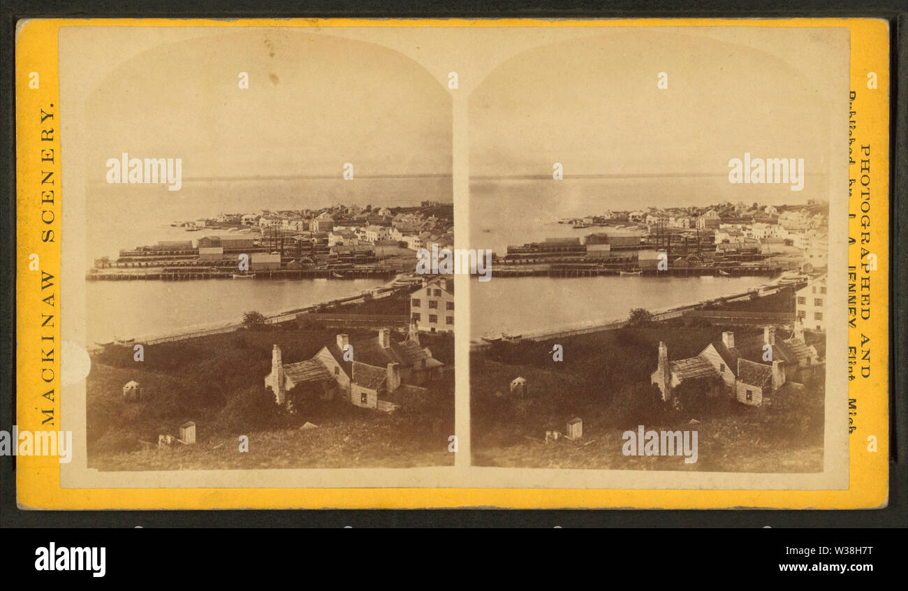 Blick auf die Stadt von Mackinac Island einschließlich allgemeine Ansicht Piers, von Jenney, J A (James A) Stockfoto