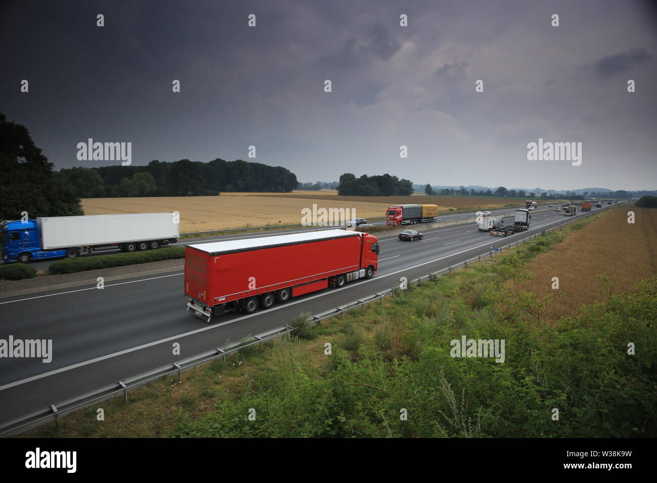 Die deutsche Autobahn, PKW; LKW; Verkehr Stockfoto