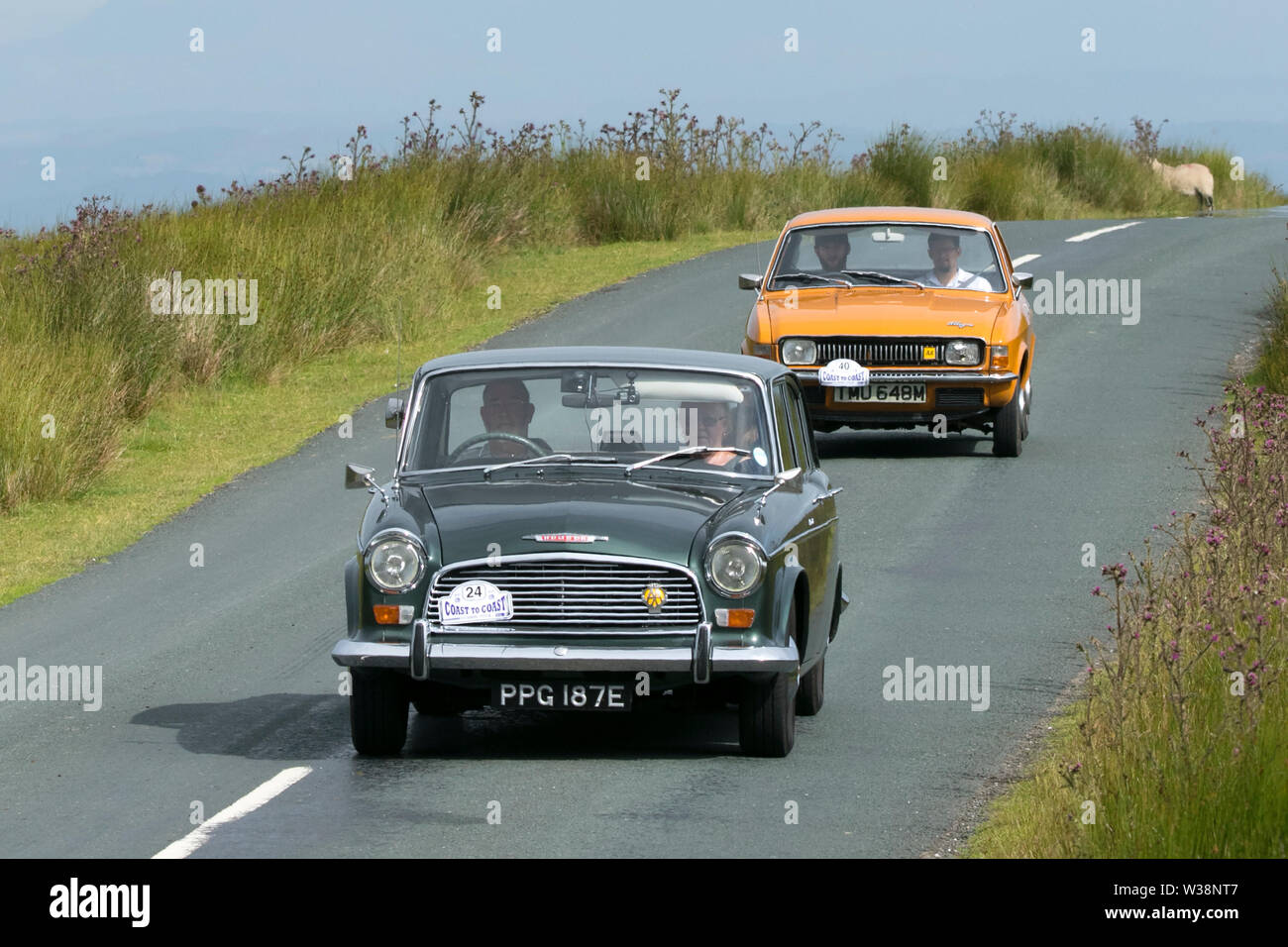 Lancashire Automobil Club von Küste zu Küste 2019; ab dem Midland Hotel in Morecambe und Dunsley Hall im Sandsend in der Nähe von Whitby dieser Oldtimer von Küste zu Küste Rallye Route überquert die Höhen der fantastischen Landschaft in den Trog von Bowland mit Blick über Morecambe Bay. Die Veranstaltung ist offen für klassische und geschätzten Erbe Autos aller Altersgruppen nehmen die Herausforderung an und eine Strecke mit rund 170 Meilen von den Strassen und Autobahnen des ländlichen England. Stockfoto