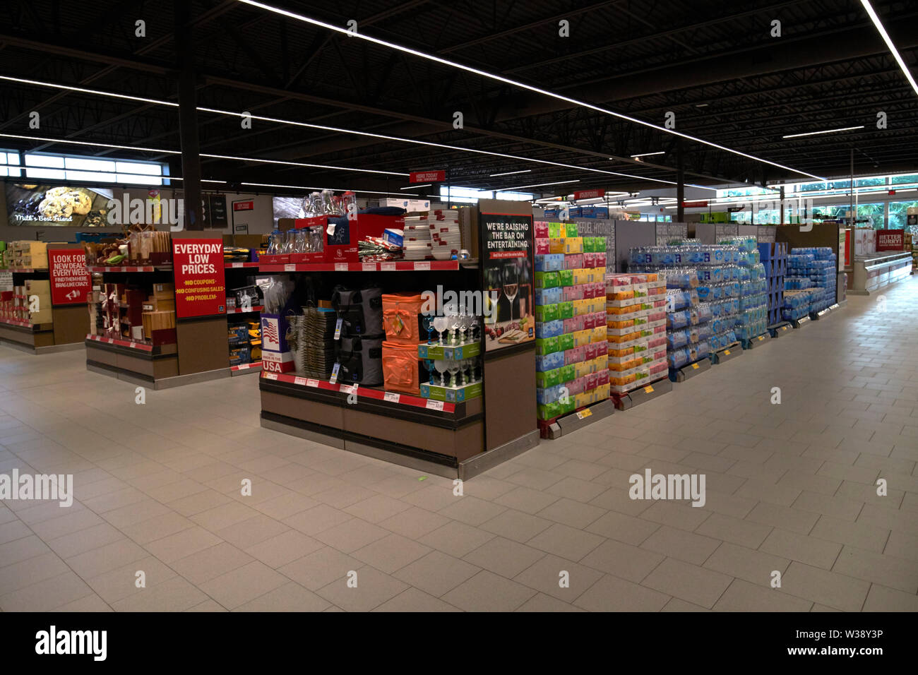 Innenraum Gängen von Aldi store in Orlando Florida USA Vereinigte Staaten von Amerika Stockfoto