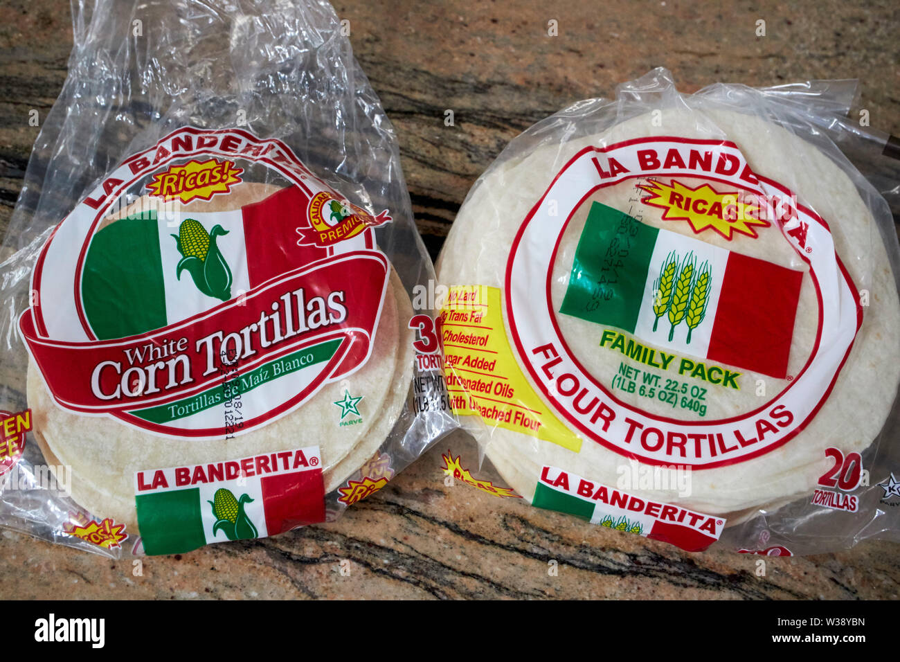 Weißer Mais- und Weizenmehl mexikanische Tortillas der Marke in den USA Vereinigte Staaten von Amerika Stockfoto