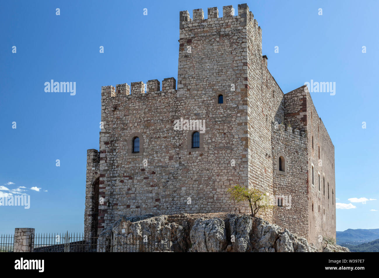 Mittelalterliches Schloss von Dorf El Papiol, Katalonien, Spanien. Stockfoto