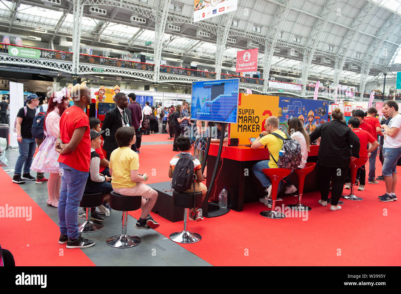 London, Großbritannien. 13. Juli, 2019. Hyper Japan Festival 2019 - Tag 2 mit Einkaufsmöglichkeiten, Unterhaltung, Cosplay, Mode und Lebensmittel aus Japan am 13. Juli 2019, Olympia, London, UK. Credit: Quan Van/Alamy leben Nachrichten Stockfoto