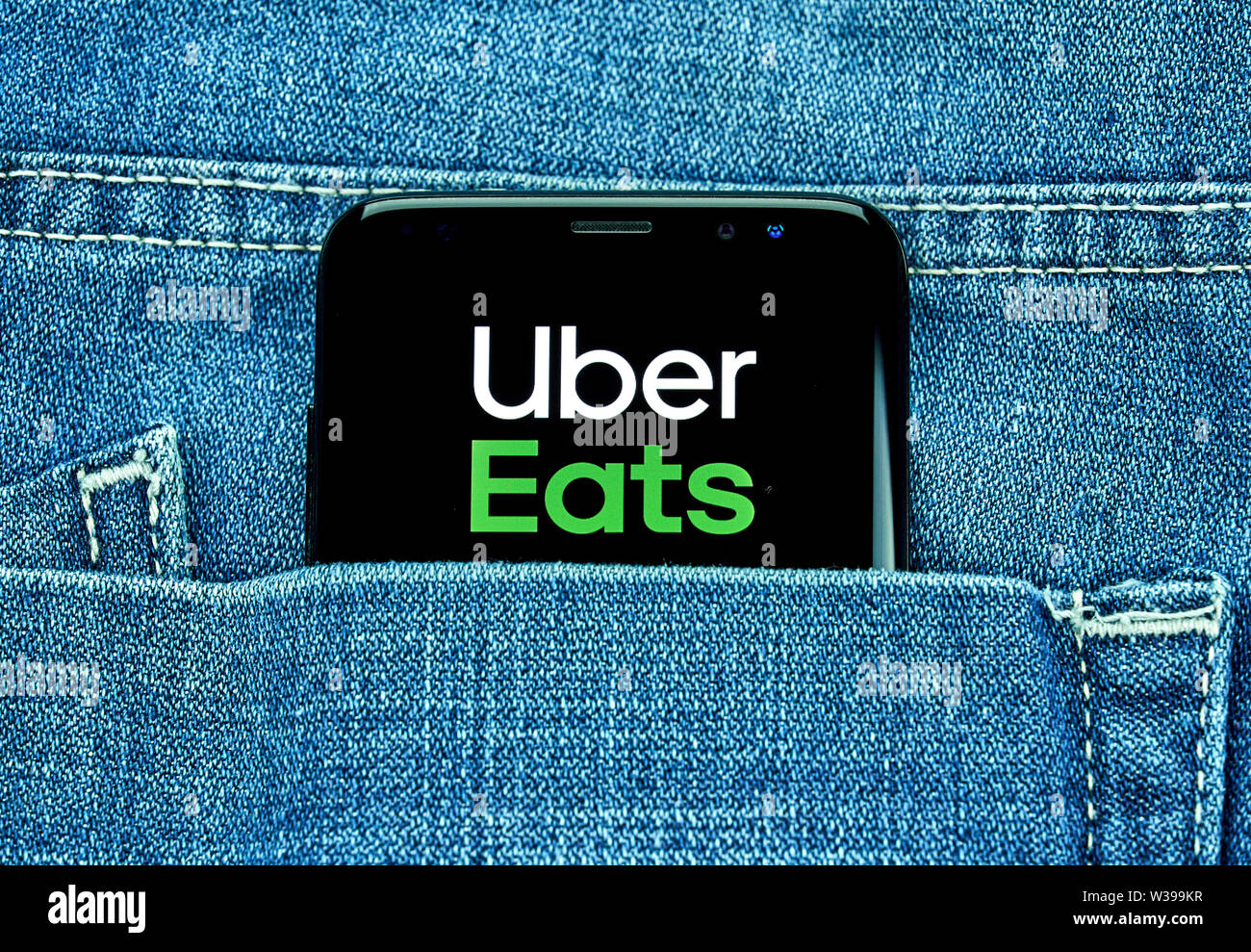 MONTREAL, KANADA - Dezember 23, 2018: Ubear isst android app auf Samsung S8-Bildschirm. Uber isst ist eine amerikanische online Bestellung und Lieferung Plattform Stockfoto