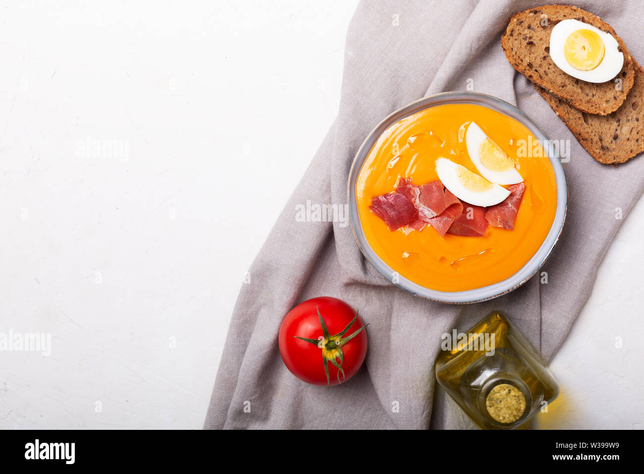 Salmorejo cordobes typisch spanische Tomatensuppe ähnlich die Gazpacho ...