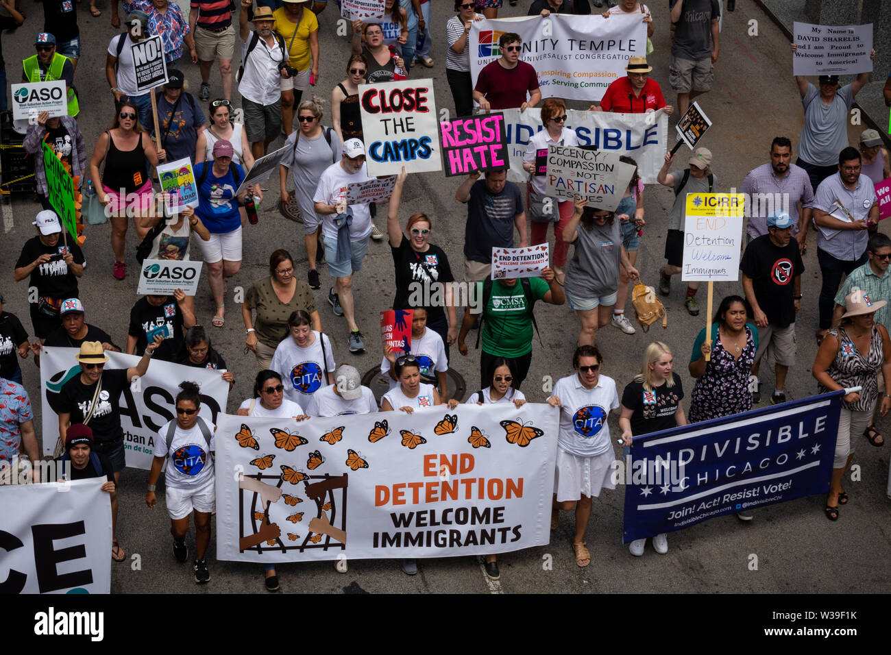 7/13/19 Chicago Immigranten rechte Kundgebung in Daley Plaza und im März durch die Schleife zu "Maßnahmen zu ergreifen, um Ende der Kriminalisierung, Inhaftierungen und Abschiebungen" Stockfoto