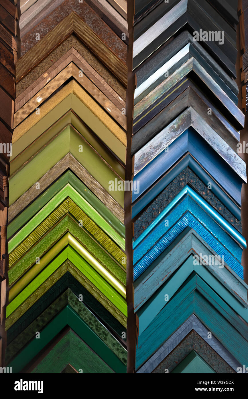 Reihen von Probe Bilderrahmen in einem benutzerdefinierten Bilderrahmen shop Stockfoto