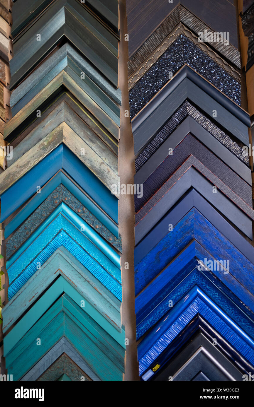 Reihen von Probe Bilderrahmen in einem benutzerdefinierten Bilderrahmen shop Stockfoto