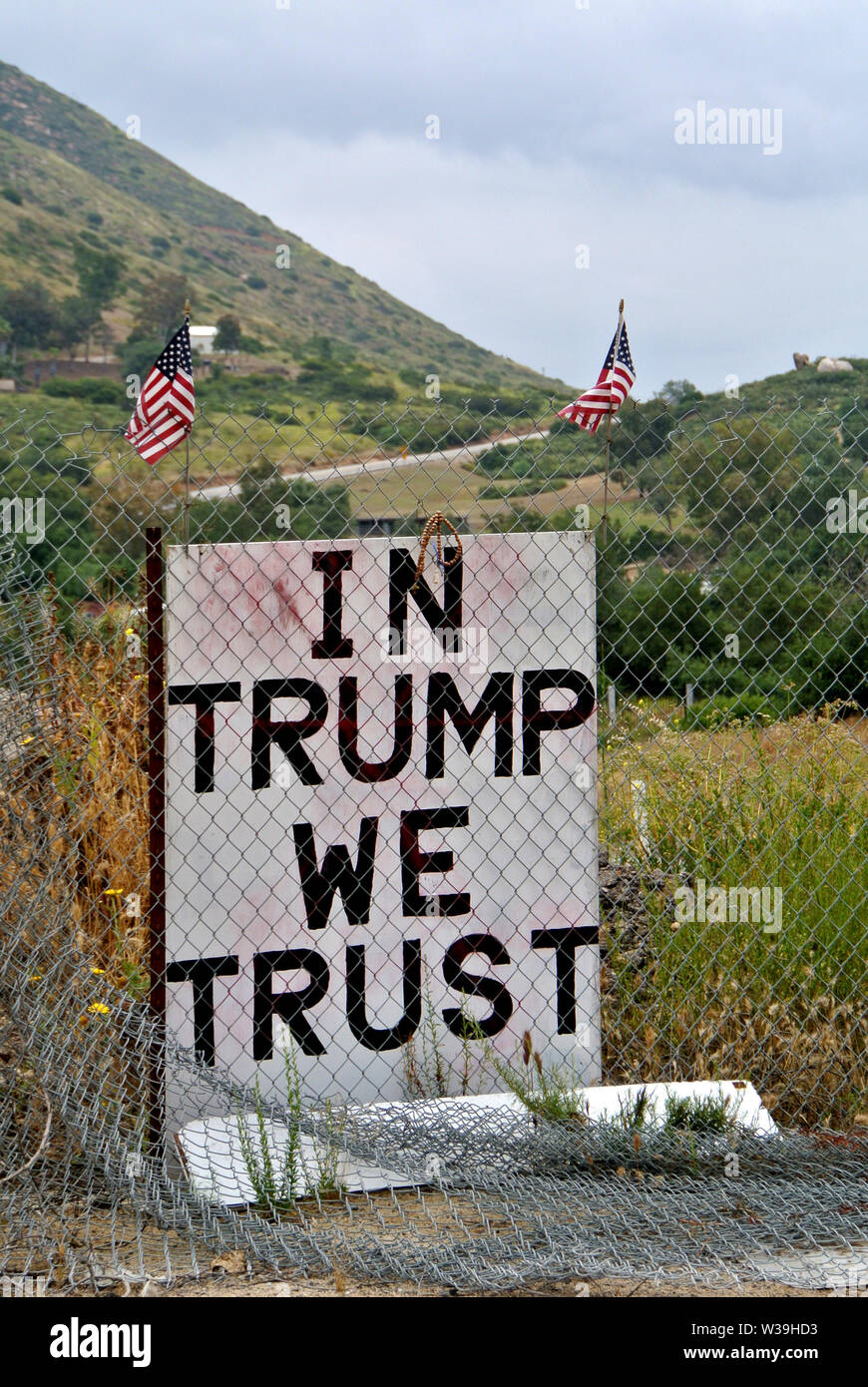 Trump Genehmigung unterzeichnen in der Nähe von US-mexikanischen Grenze in Calexico usa Stockfoto