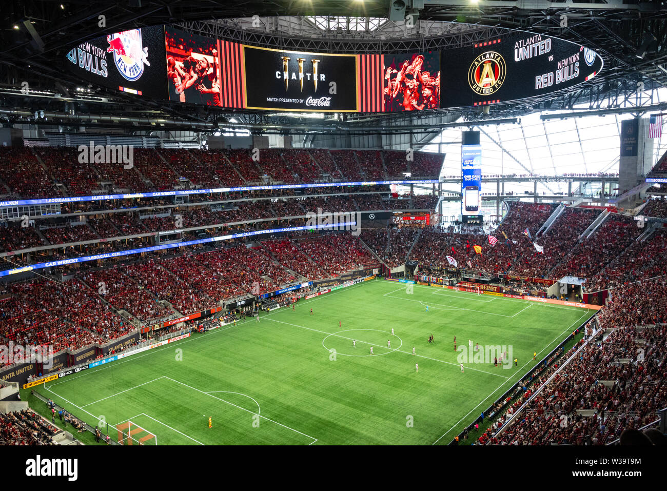 Major League Soccer Spiel zwischen Atlanta United FC und die New York Red Bulls auf dem Mercedes-Benz-Stadion in der Innenstadt von Atlanta, Georgia. (USA) Stockfoto