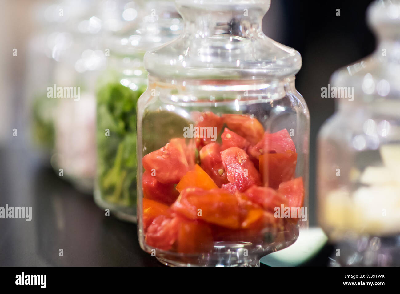Tomaten in Glas, Erhaltung der Tomaten, selektiven Fokus Stockfoto